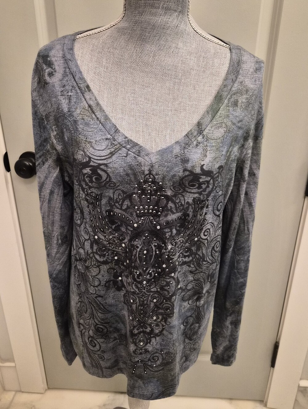 Women's V-Neck Long Sleeve Embellished Graphic Top - Blue Gray GreenSource